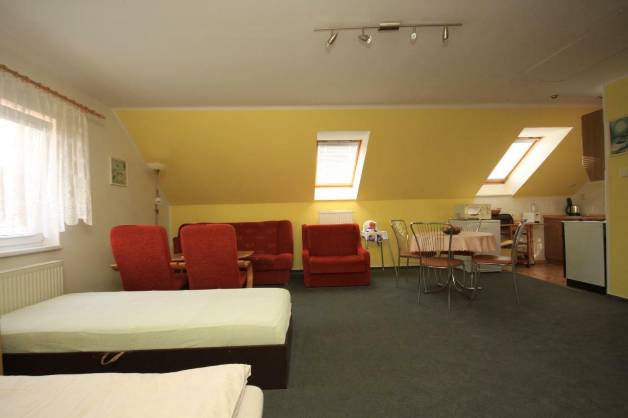 Apartman Pod Cernou Horou Rožnov pod Radhoštěm Zewnętrze zdjęcie