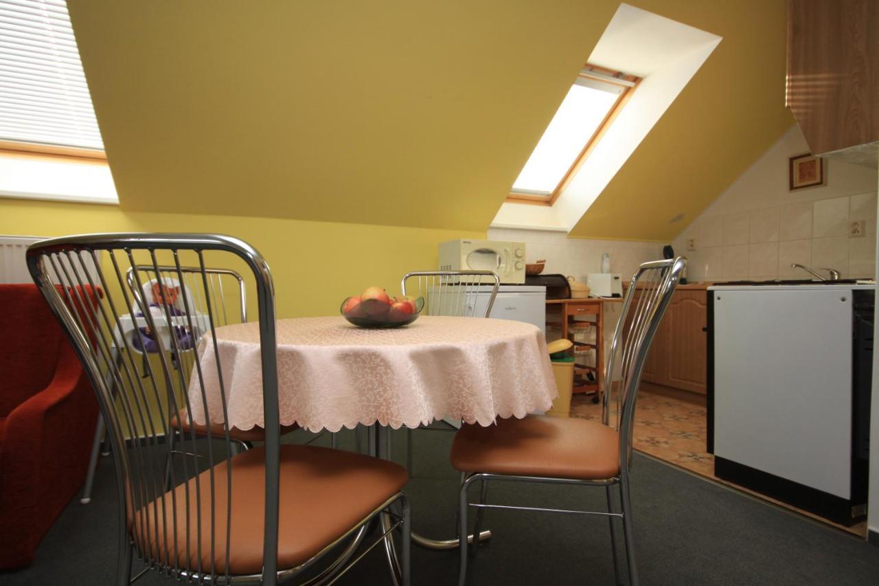 Apartman Pod Cernou Horou Rožnov pod Radhoštěm Zewnętrze zdjęcie